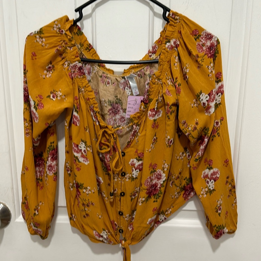 Xhilaration Crop Floral Blouse